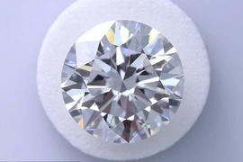 Bên trong nhà máy sản xuất kim cương nhân tạo cực chất