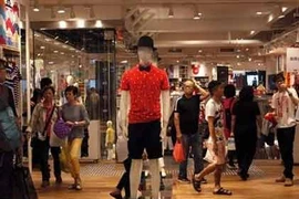 Quần áo nhiễm chất gây ung thư vẫn bày bán tràn lan