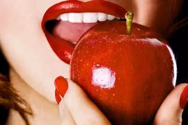 Cách ăn táo giúp tăng ham muốn “yêu”