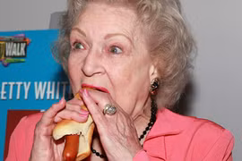 Nữ diễn viên hài 95 tuổi tiết lộ bí quyết sống khỏe gây sốc