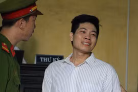 Nước mắt muộn màng của kẻ đâm chết bạn gái bằng 20 nhát dao