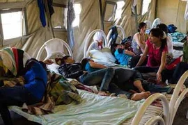 Hình ảnh người Việt trong trại lều bạt Nga 