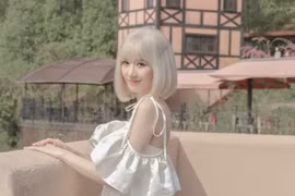 Mê mẩn với những mái tóc bạch kim hút hồn của sao Việt 