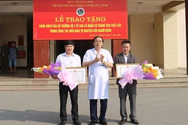 Bộ Y tế tặng bằng khen 2 cá nhân hiến máu cực hiếm cứu bệnh nhân