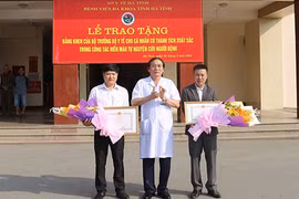 Bộ Y tế tặng bằng khen 2 cá nhân hiến máu cực hiếm cứu bệnh nhân