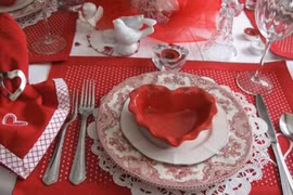 Gợi ý trang trí bàn tiệc Valentine đẹp lung linh