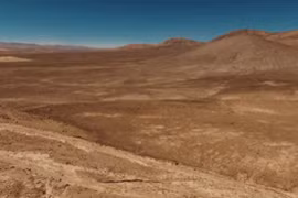 Kỳ lạ sa mạc khô hạn nhất thế giới, xương rồng không sống nổi