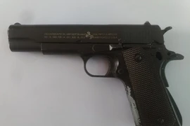 Tạm giữ nghi phạm dùng súng bắn đạn vào xe chở học sinh