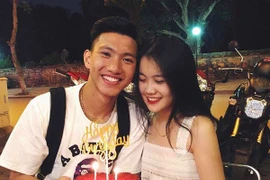 Ngắm phong cách thời trang bạn gái cầu thủ Đoàn Văn Hậu