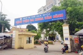 Bé trai Hà Nội 10 tuổi tử vong do bác sĩ chẩn đoán sai, chuyển tuyến chậm?