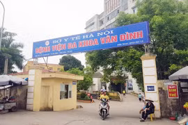 Bé trai Hà Nội 10 tuổi tử vong do bác sĩ chẩn đoán sai, chuyển tuyến chậm?