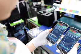 Khám phá “lò” sản xuất Samsung Galaxy S5