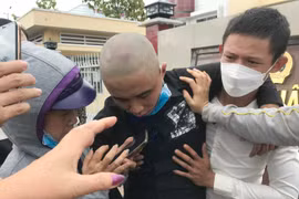 Bị cáo lao vào xe đang chạy sau khi nghe tuyên án