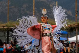 Ảnh thi khiêu vũ đặc sắc giữa các bộ tộc da đỏ