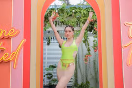 “Nữ đại gia quận 7” là mẹ 3 con vẫn mặc đồ bơi khoét hông