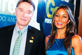 Nhan sắc hút hồn bạn gái tỷ phú từng giàu nhất Brazil