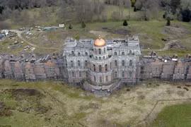 Tận mục biệt thự ma giá 56 triệu đô bị bỏ hoang