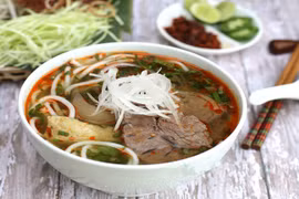 Khám phá đặc sản tinh túy ở Huế, điểm bấm máy quay phim Mắt Biếc