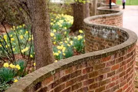 Bức tường gạch cong "độc nhất vô nhị" ở vùng quê nước Anh