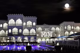 Ngắm lâu đài Taj Mahal lộng lẫy giữa khu nhà giàu Sài Gòn