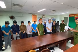 Bắt Giám đốc cùng 10 nhân viên Trung tâm Đăng kiểm 50-05V