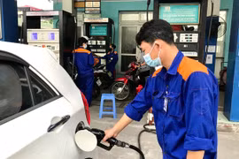 Giá xăng tiếp tục tăng vào ngày mai?