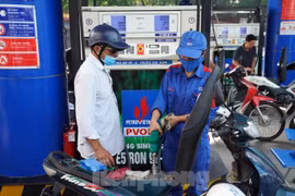 Từ 0h ngày 1/1/2023, xăng tăng 1.100 đồng/lít 