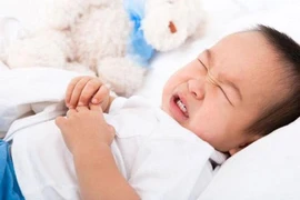 Trẻ đau bụng, cha mẹ để ý dấu hiệu nguy hiểm này kẻo hối không kịp