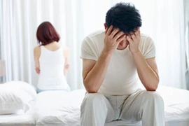 Nữ thư ký tụt cảm xúc chuyện chăn gối nhưng phải giả vờ “diễn”