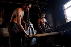 Bí mật ít biết trong xưởng thủ công chiết xuất dầu hạt cải