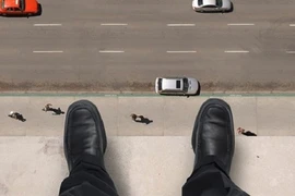 Những cái chết ngớ ngẩn bỗng nhiên từ “trên trời rơi xuống“