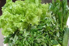 Những nguy hiểm tiềm ẩn khi ăn rau sống