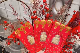 Lì xì thần tài mạ vàng 24k tài lộc đắt khách, loạn giá chợ mạng