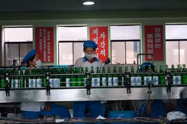 Ảnh hiếm về những nhà máy sản xuất hàng tiêu dùng ở Triều Tiên
