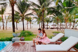 Bất ngờ với thời trang du lịch đầu năm của sao Việt 