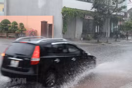 Bắc Bộ, Trung Bộ, Hà Nội: Mưa dông có khả năng sét, tố, gió giật mạnh