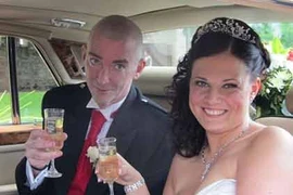  “Cưới chạy” vì chú rể mắc ung thư não sắp chết