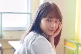 Ngắm gu thời trang của sao nữ có nhan sắc tự nhiên nhất Nhật Bản