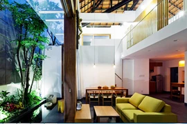 Ngôi nhà bình yên hiếm thấy ở Sài Gòn ấn tượng báo Tây