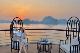 Xả kho loạt ảnh du lịch, Phanh Lee hiếm hoi hé lộ diện mạo nhóc tỳ