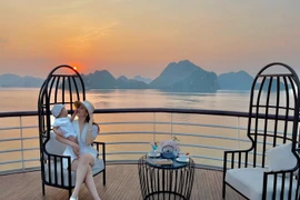 Xả kho loạt ảnh du lịch, Phanh Lee hiếm hoi hé lộ diện mạo nhóc tỳ