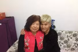 Chồng 28 tuổi, vợ 65 tuổi chia sẻ về áp lực chuyện con cái