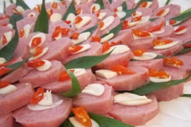 Những món ăn tiềm ẩn nguy cơ nhiễm sán bà nội trợ cần biết