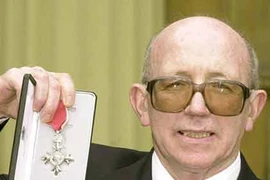 Cựu ngôi sao bóng đá Anh mắc ung thư