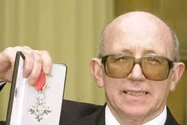 Cựu ngôi sao bóng đá Anh mắc ung thư