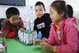 Khi nào Bộ Y tế mới có hướng dẫn tiêu chuẩn sữa học đường quốc gia?