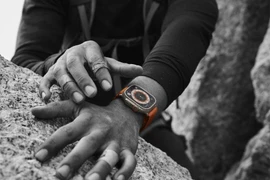 Apple Watch Ultra: “Quân bài” cạnh tranh với Garmin, Coros