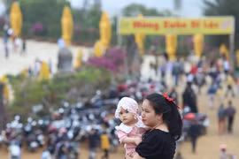 Nô nức du xuân tới ngôi chùa có tượng Phật cao nhất nước