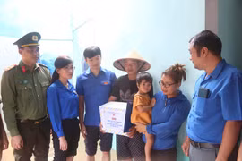 Trung ương Đoàn thăm các gia đình ảnh hưởng bão lụt tại Hải Dương