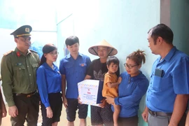 Trung ương Đoàn thăm các gia đình ảnh hưởng bão lụt tại Hải Dương